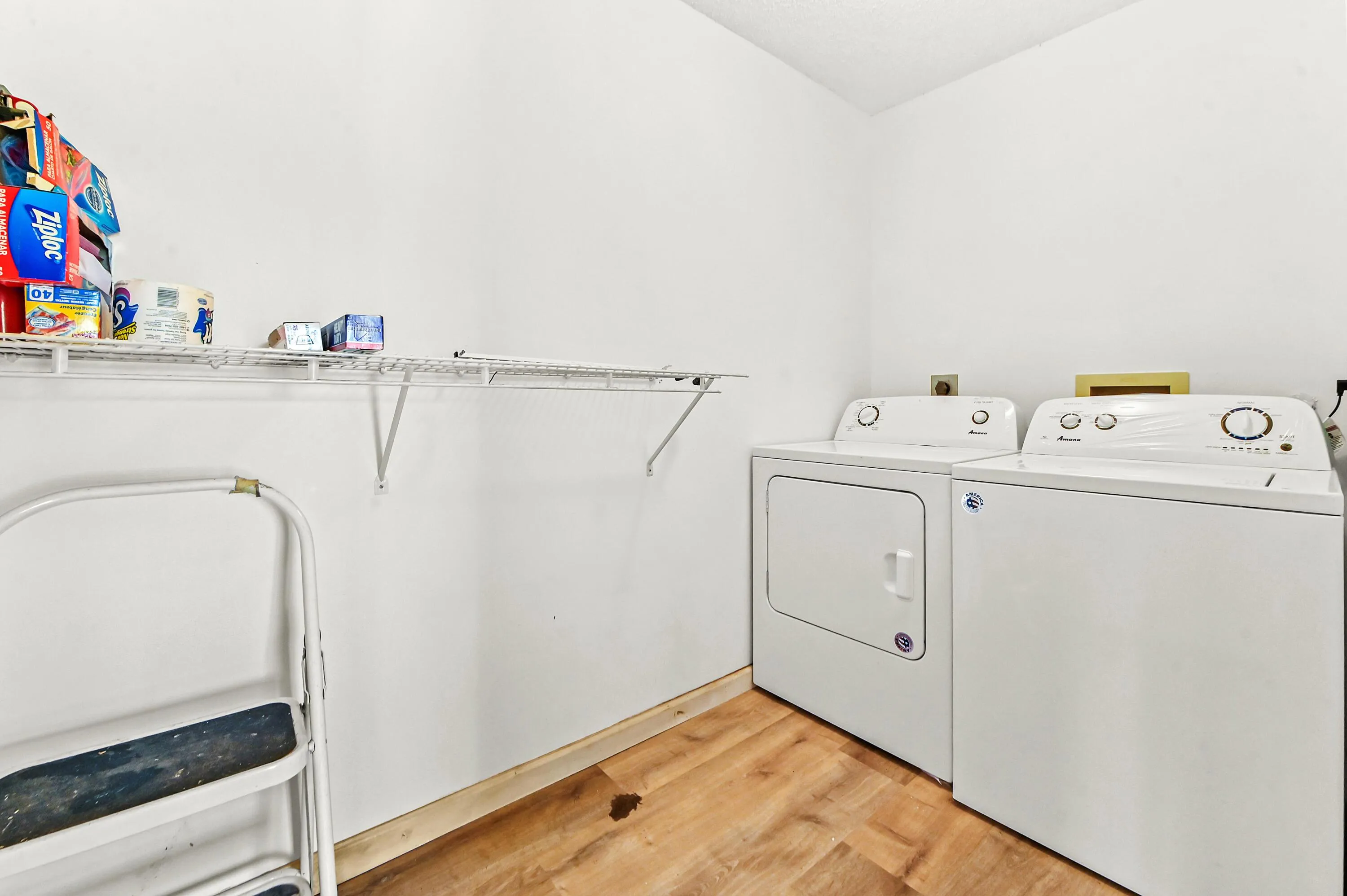 16 Laundry room 01