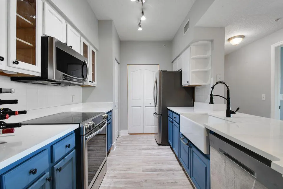 7302 KITCHEN 3