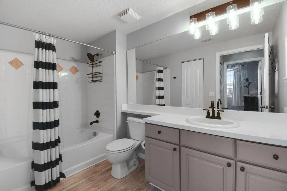 7302 MASTER BATH