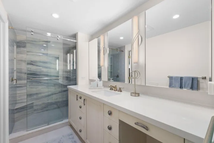 3010 N.E. 49th St. - 47.jpg-SMALL