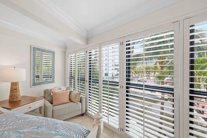 3010 N.E. 49th St. - 40.jpg-SMALL