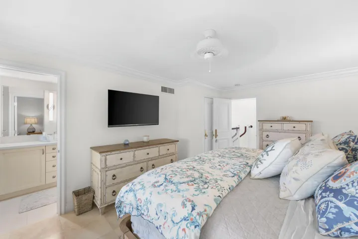3010 N.E. 49th St. - 45.jpg-SMALL
