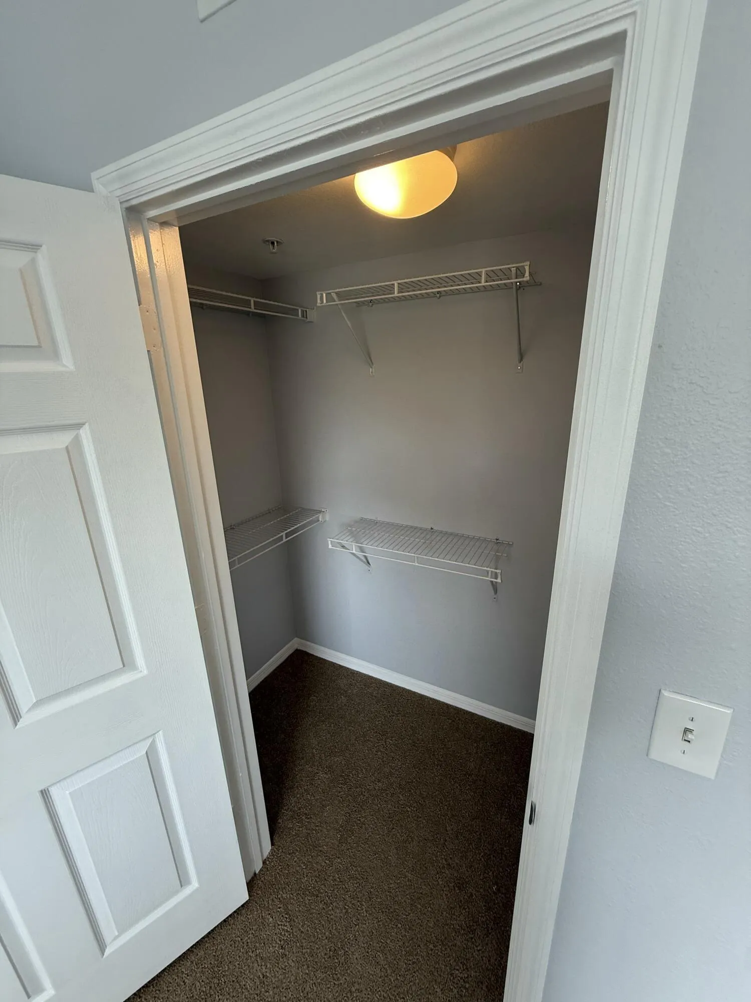 Bdrm2_WalkinCloset_1