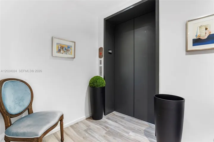 Private elevator/ Private Foyer
