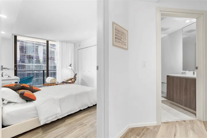 2nd bedroom/ 2nd bath