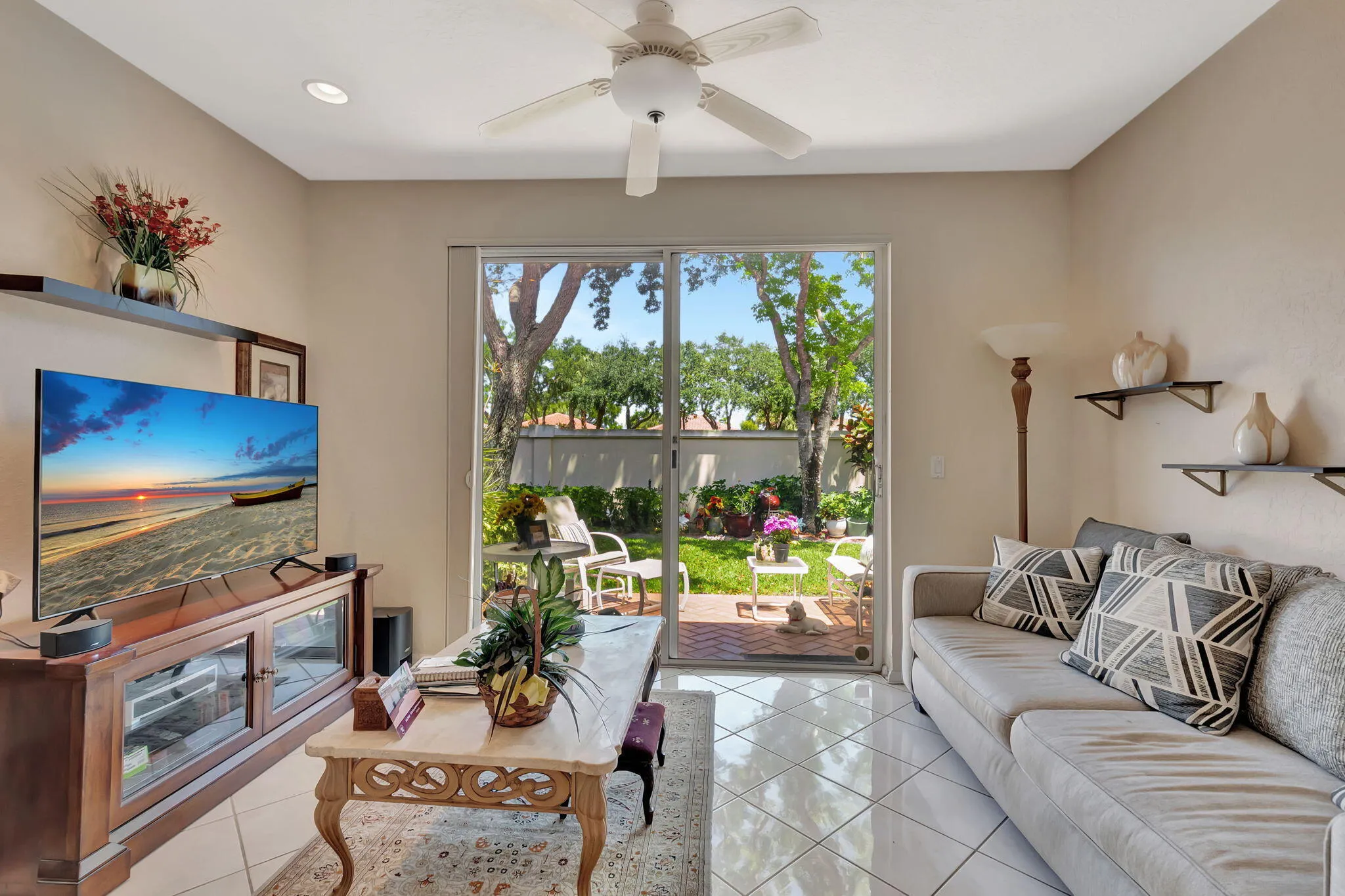 Lovely Den/Florida Room