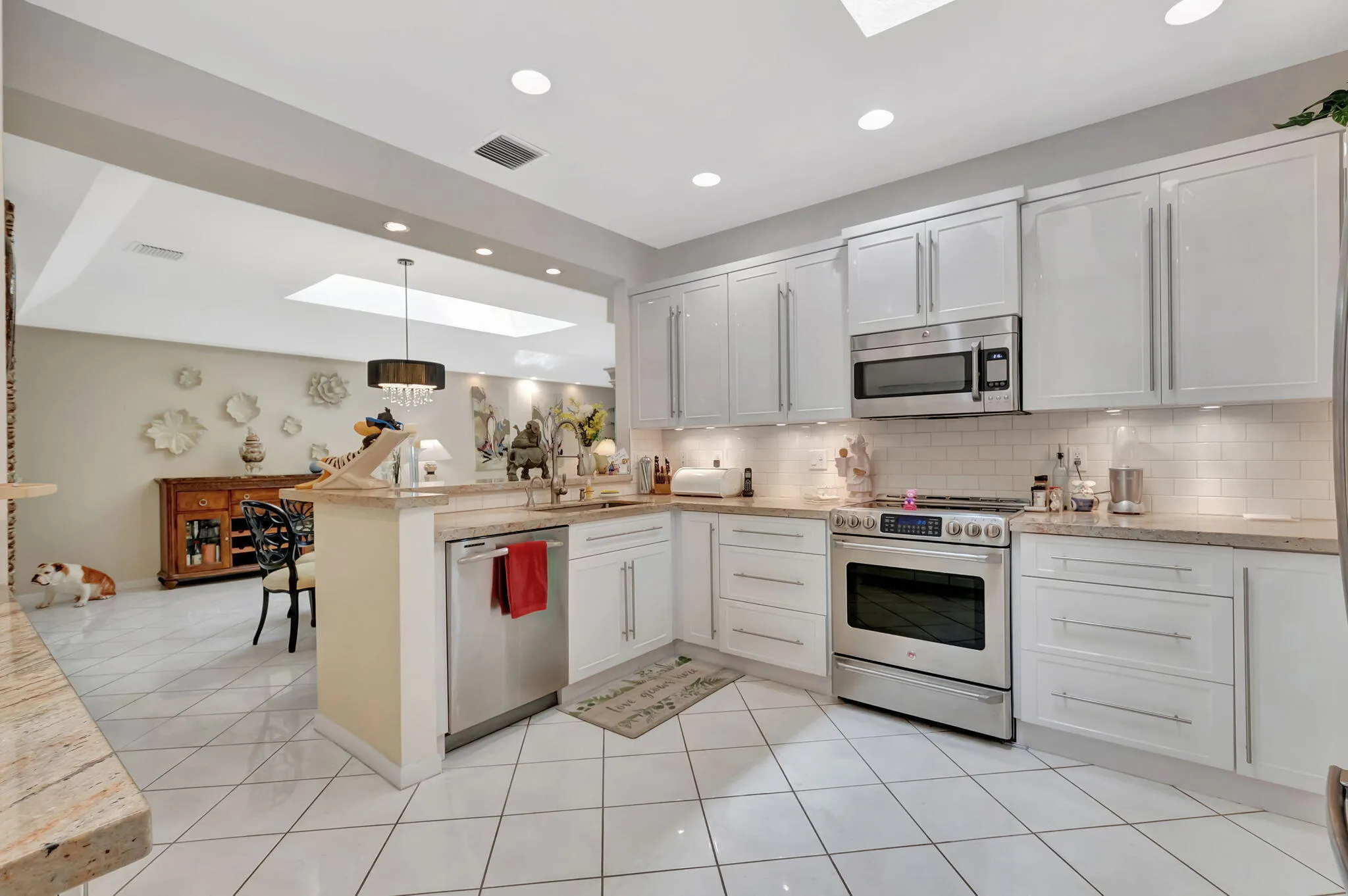 White subway backsplash elegant