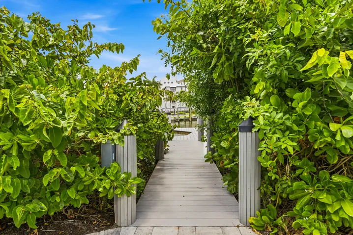 98-SOUTHPORT-COVE-34134-086