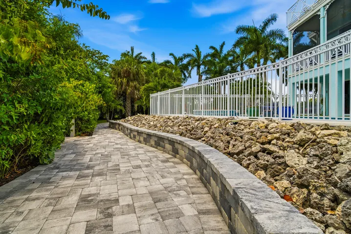 98-SOUTHPORT-COVE-34134-085