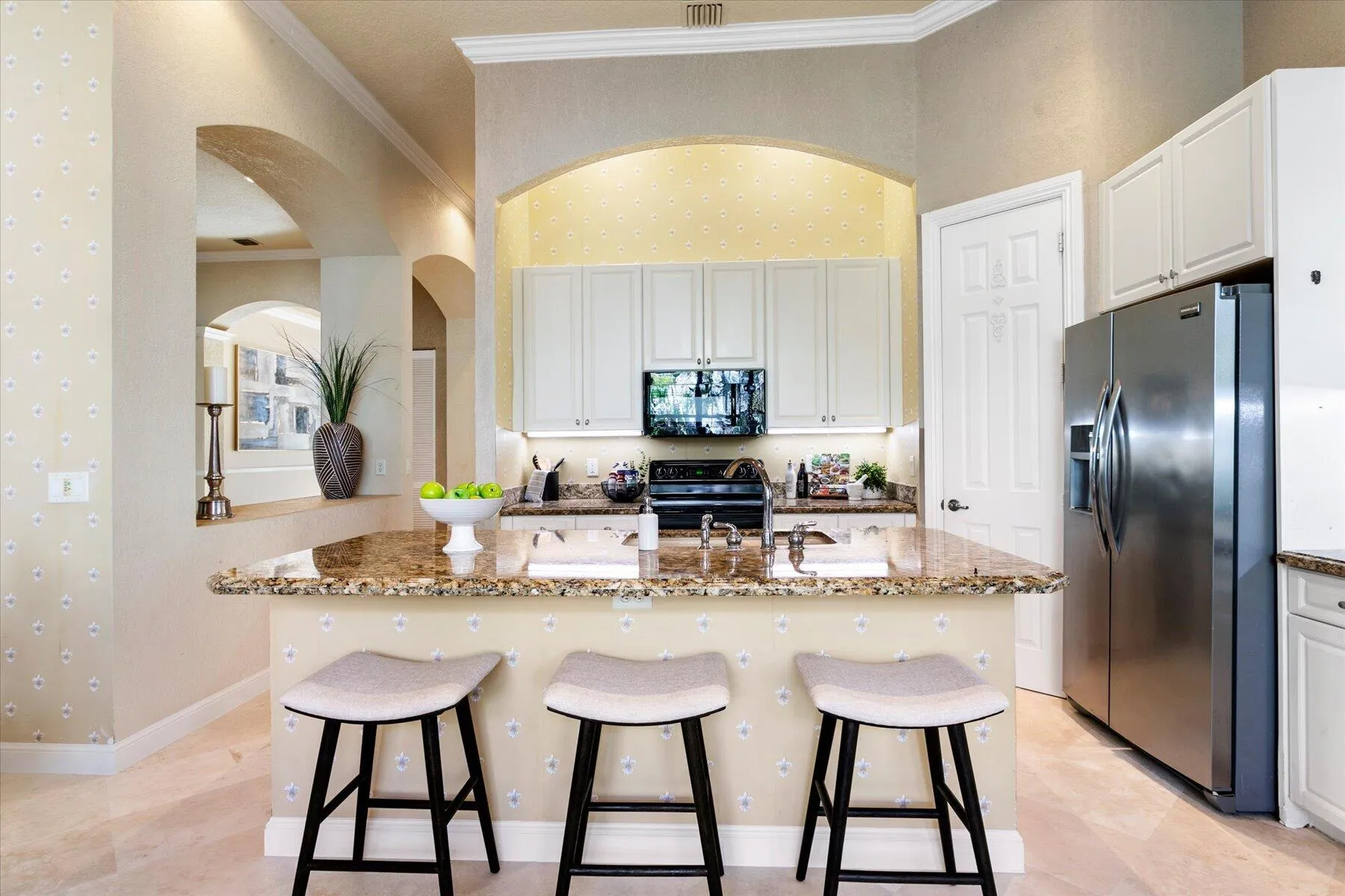 Kitchen Island and Bar