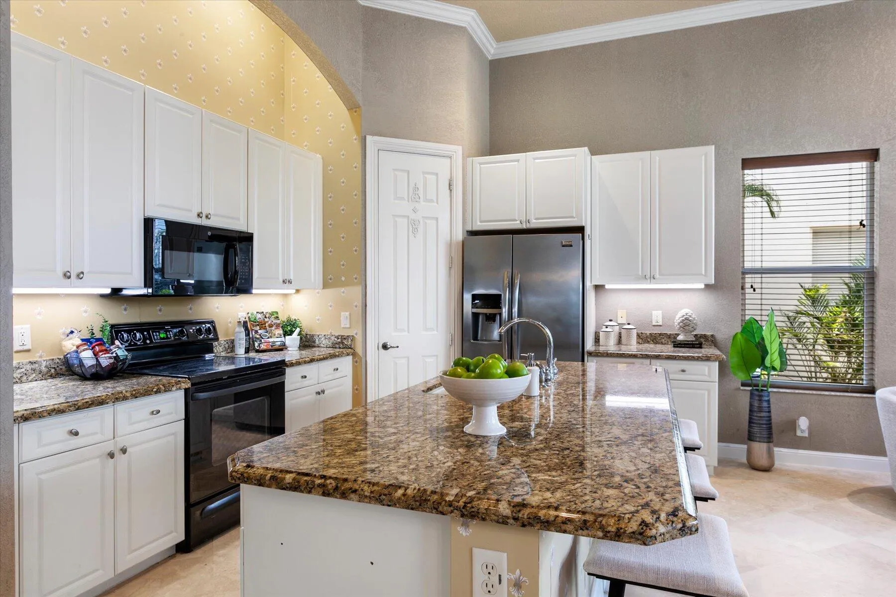 Granite Countertops, 42" Cabinets
