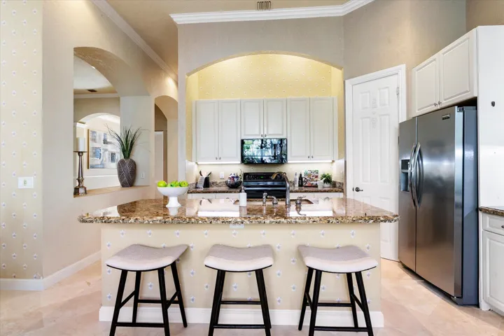 Kitchen Island and Bar