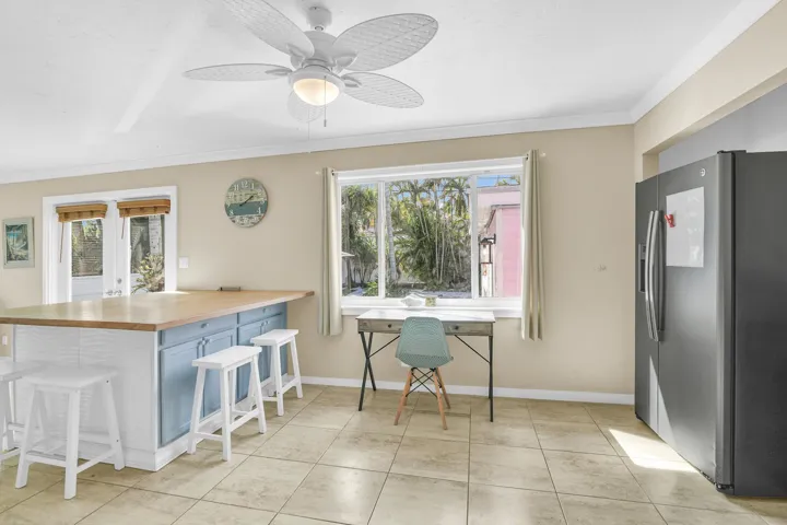 Eat-in Kitchen