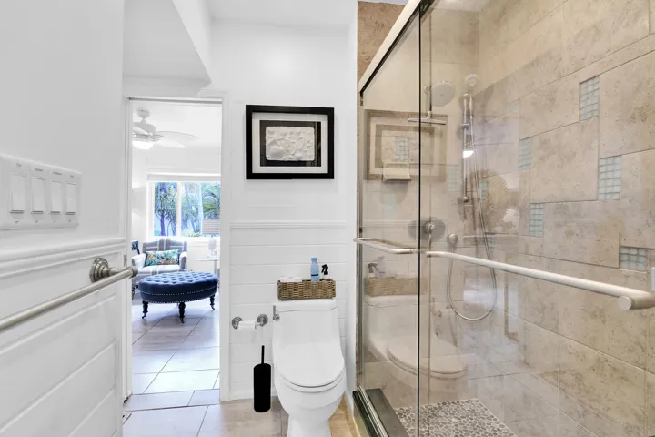 Full Bathroom 1 in Unit 1