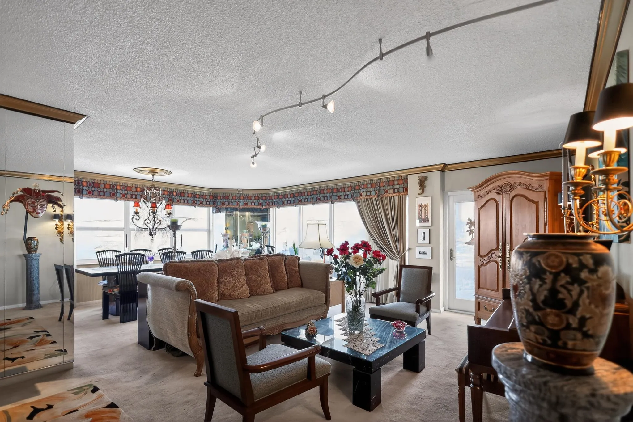 12_3400_Galt_Ocean_Dr-Living_room-9172