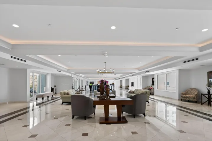 08_3400_Galt_Ocean_Dr-Foyer-9198