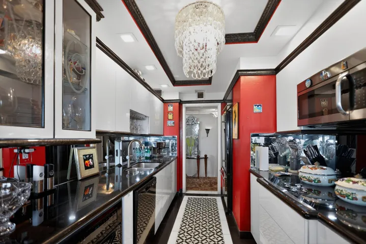 14_3400_Galt_Ocean_Dr-Kitchen-9170