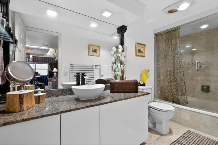 20_3400_Galt_Ocean_Dr-Bathroom-9185