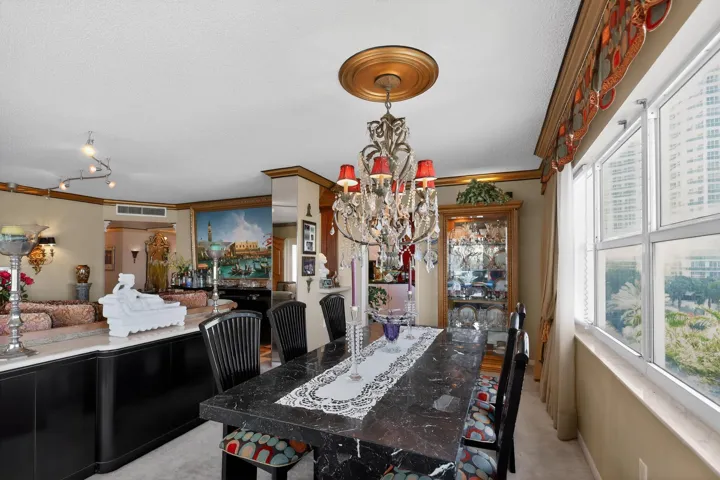 15_3400_Galt_Ocean_Dr-Dining_room-9171