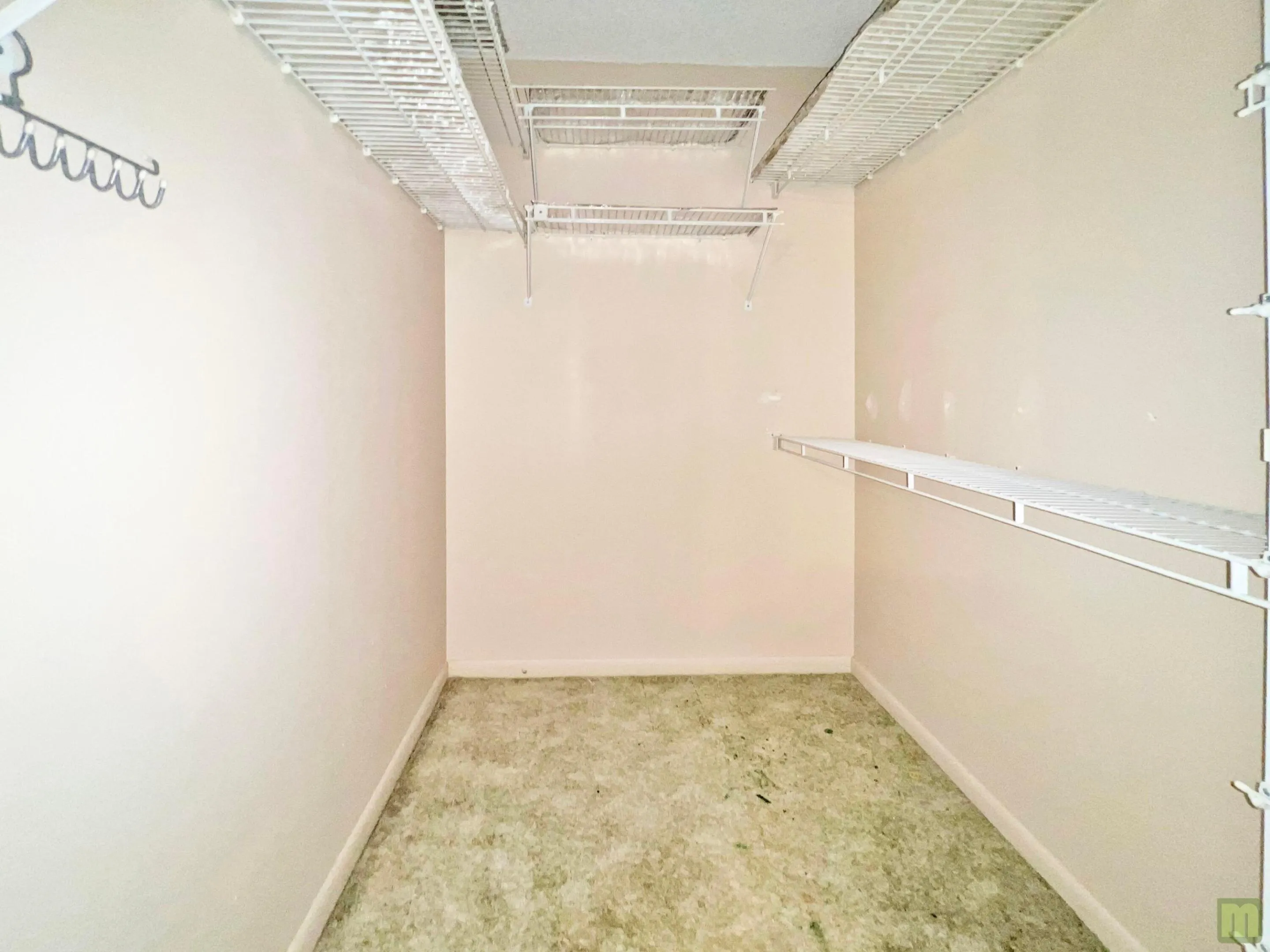 14 bed1-closet