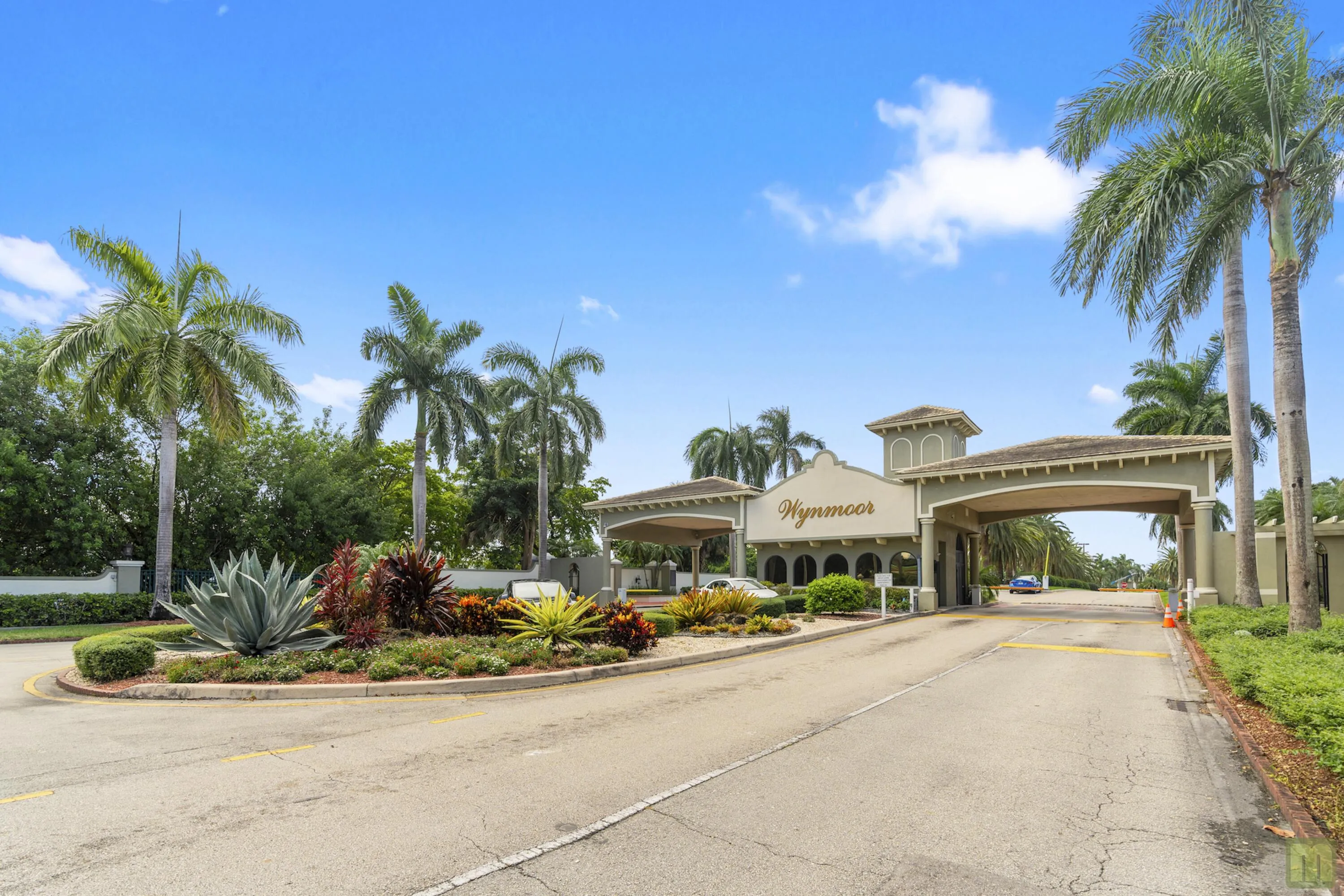 101 Wynmoor-entrance