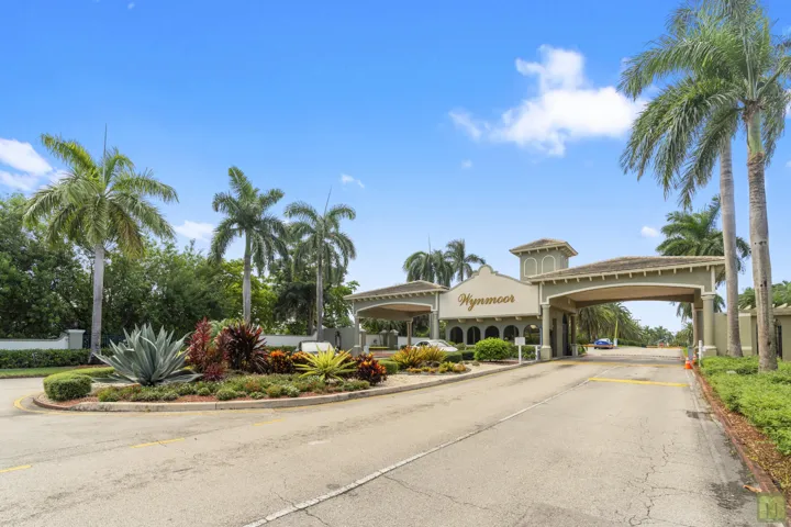 101 Wynmoor-entrance