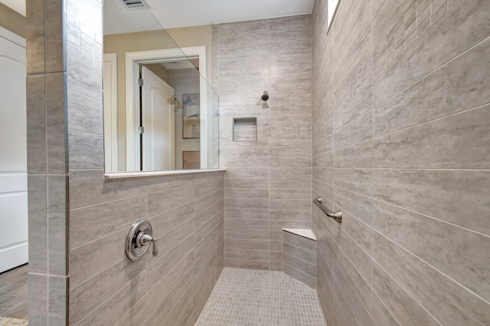 27-web-or-mls-House (26) 27-web-or-mls-House (26)