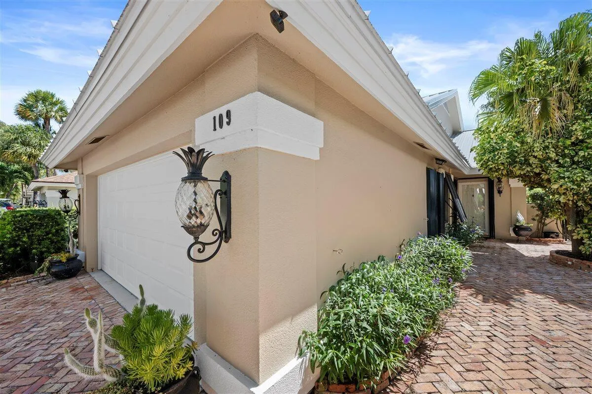 Entrance/Walkway