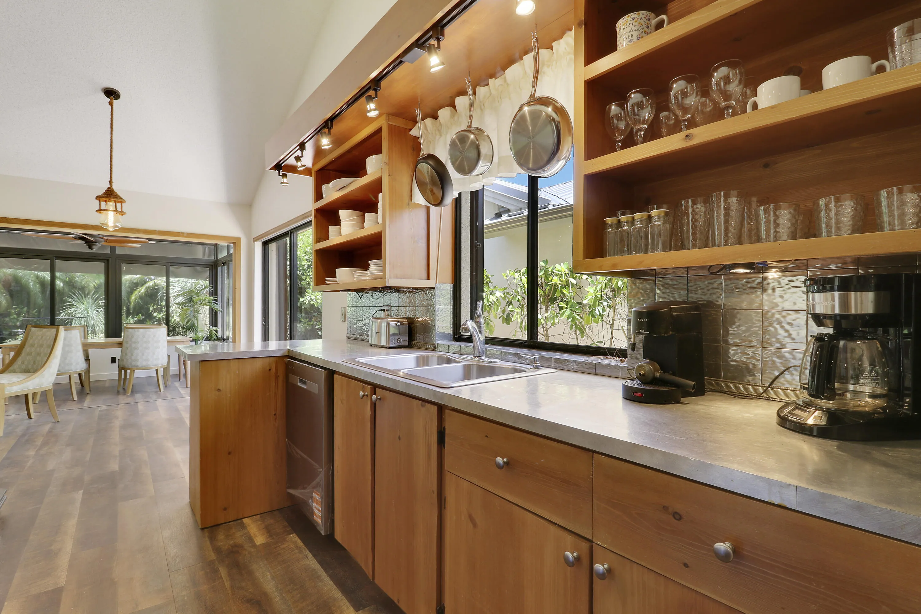 Updated Kitchen w. Open Shelving