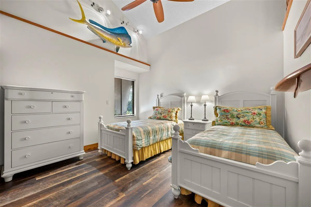2nd Bedroom w Twin Beds