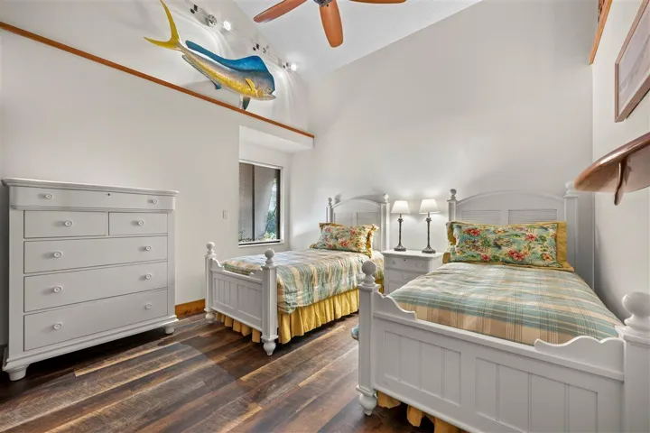 2nd Bedroom w Twin Beds