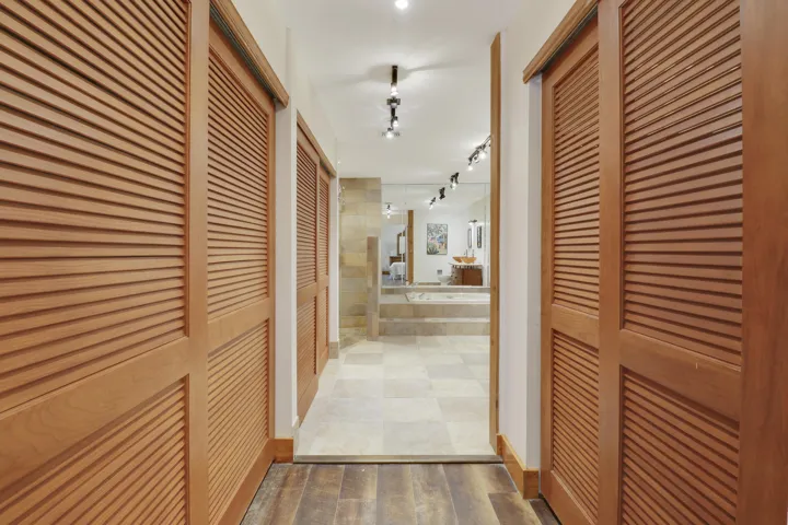 Entry to Master Bath