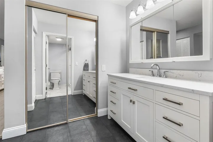 walk in closet, provides even more​​‌​​​​‌​​‌‌​‌‌​​​‌‌​‌​‌​‌​​​‌​​ space!