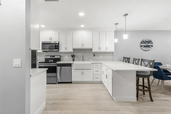 Cook, entertain or just make it easy in this gorgeous remodeled chef's delight!
