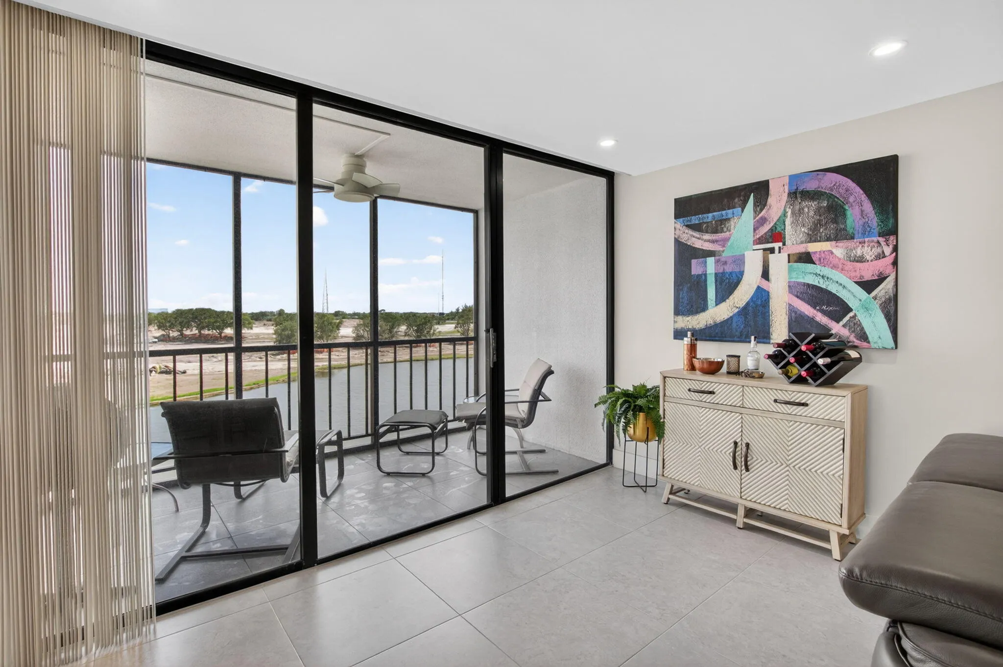 golf_course_dining_balcony_angle