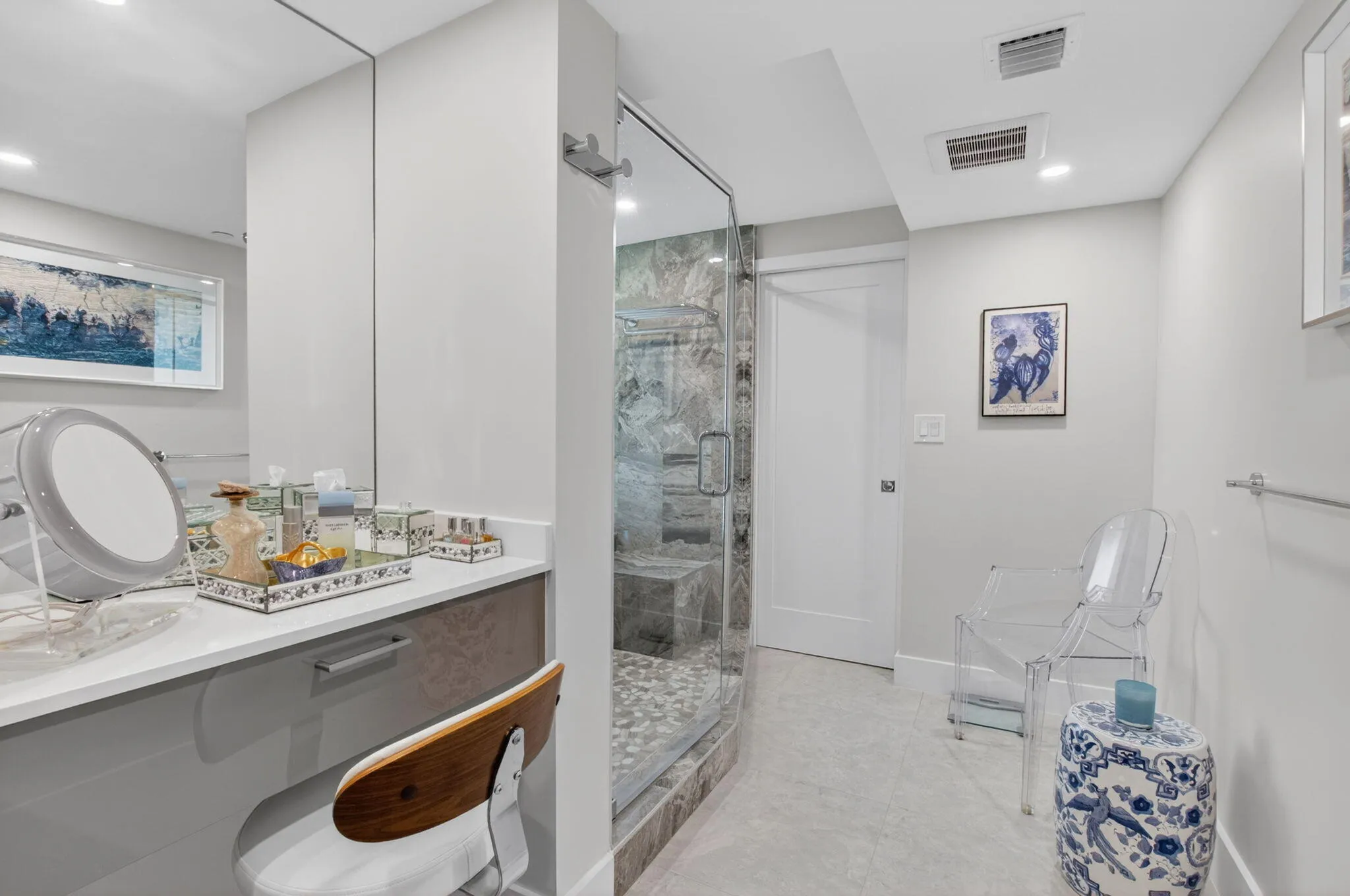 Main Bathroom with Vanity