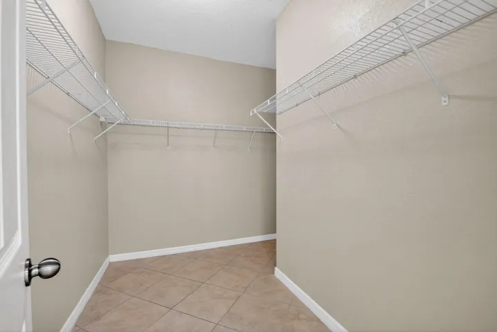 Main Bedroom Walking Closet