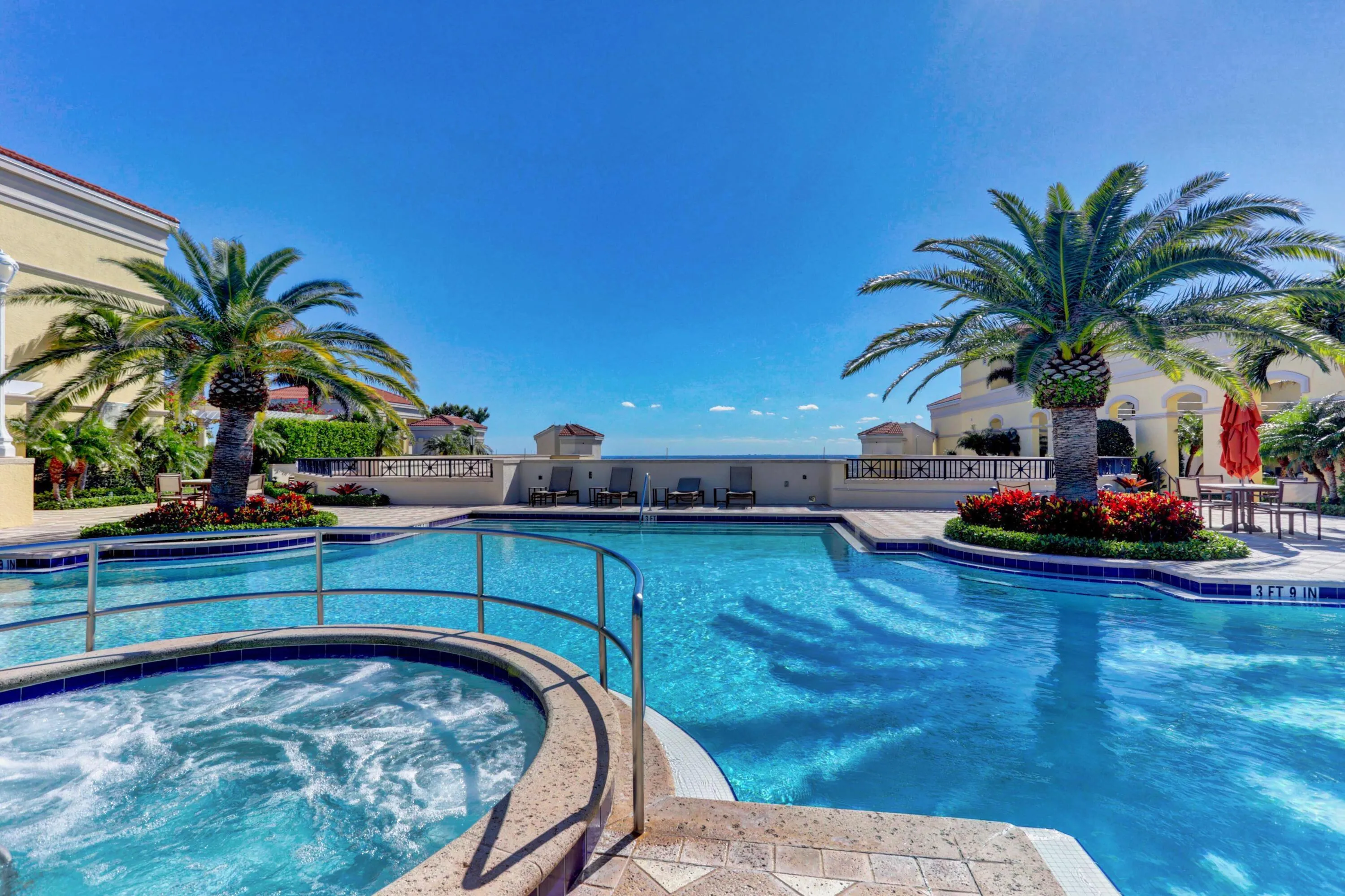 Rooftop Pool with Jacuzzi