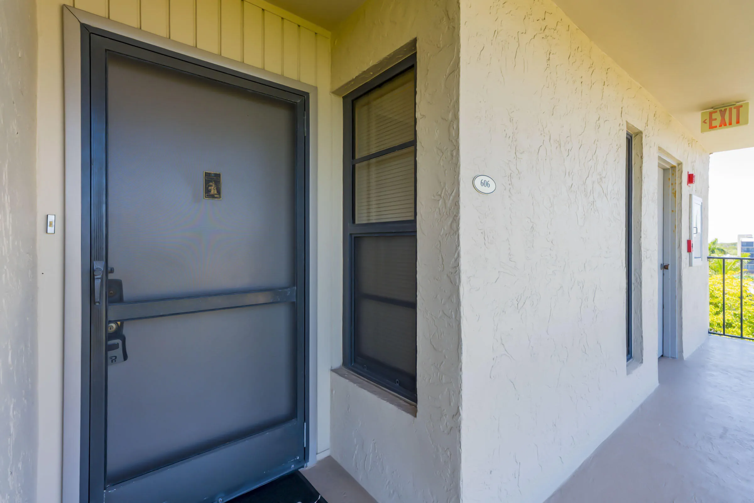 ENTRANCE TOCONDO