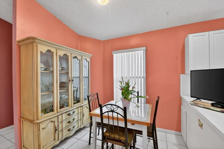 Eat-in Kitchen