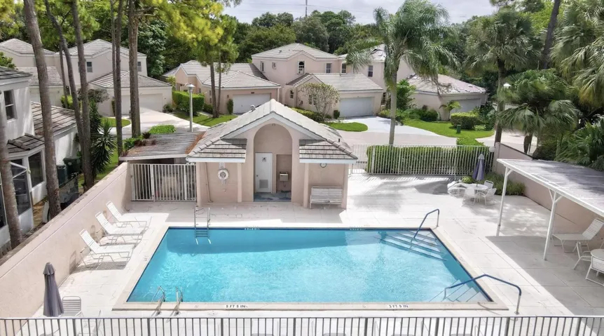 Satellite pool in the "Island"
