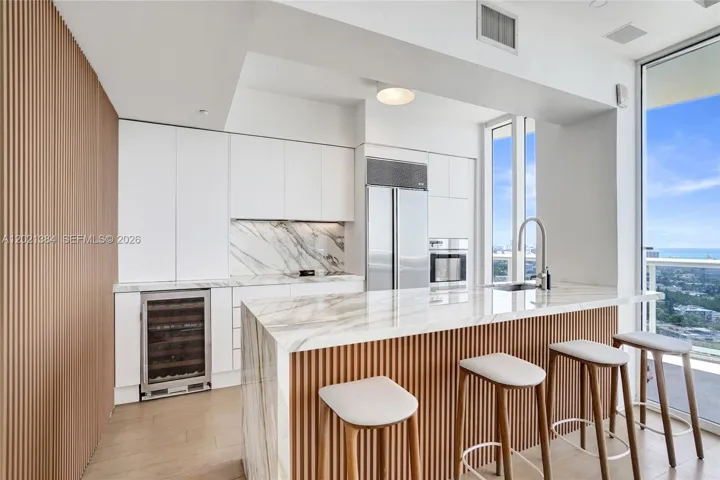 BRIGHT AND FULLY UPGRADED KITCHEN WITH MARBLE COUNTERTOP!