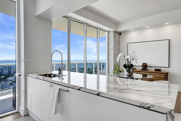 BRIGHT AND FULLY UPGRADED KITCHEN WITH MARBLE COUNTERTOP!