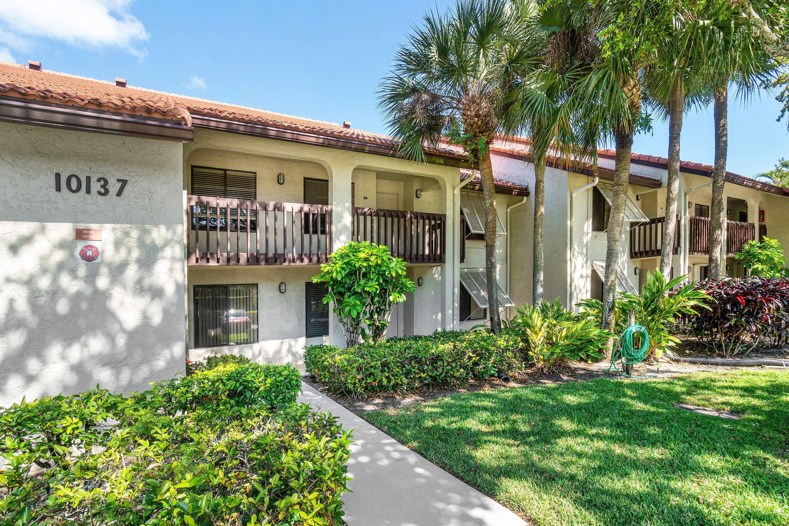 002-10137MangroveDrive-203-BoyntonBeach-