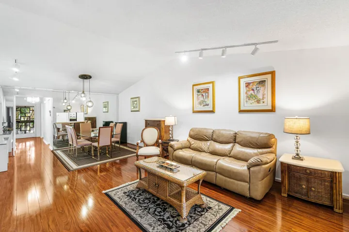 015-10137MangroveDrive-203-BoyntonBeach-