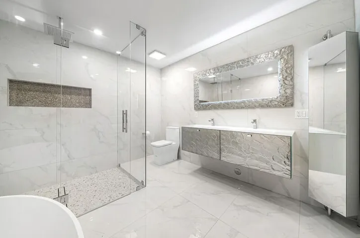 Primary bedroom ensuite bath