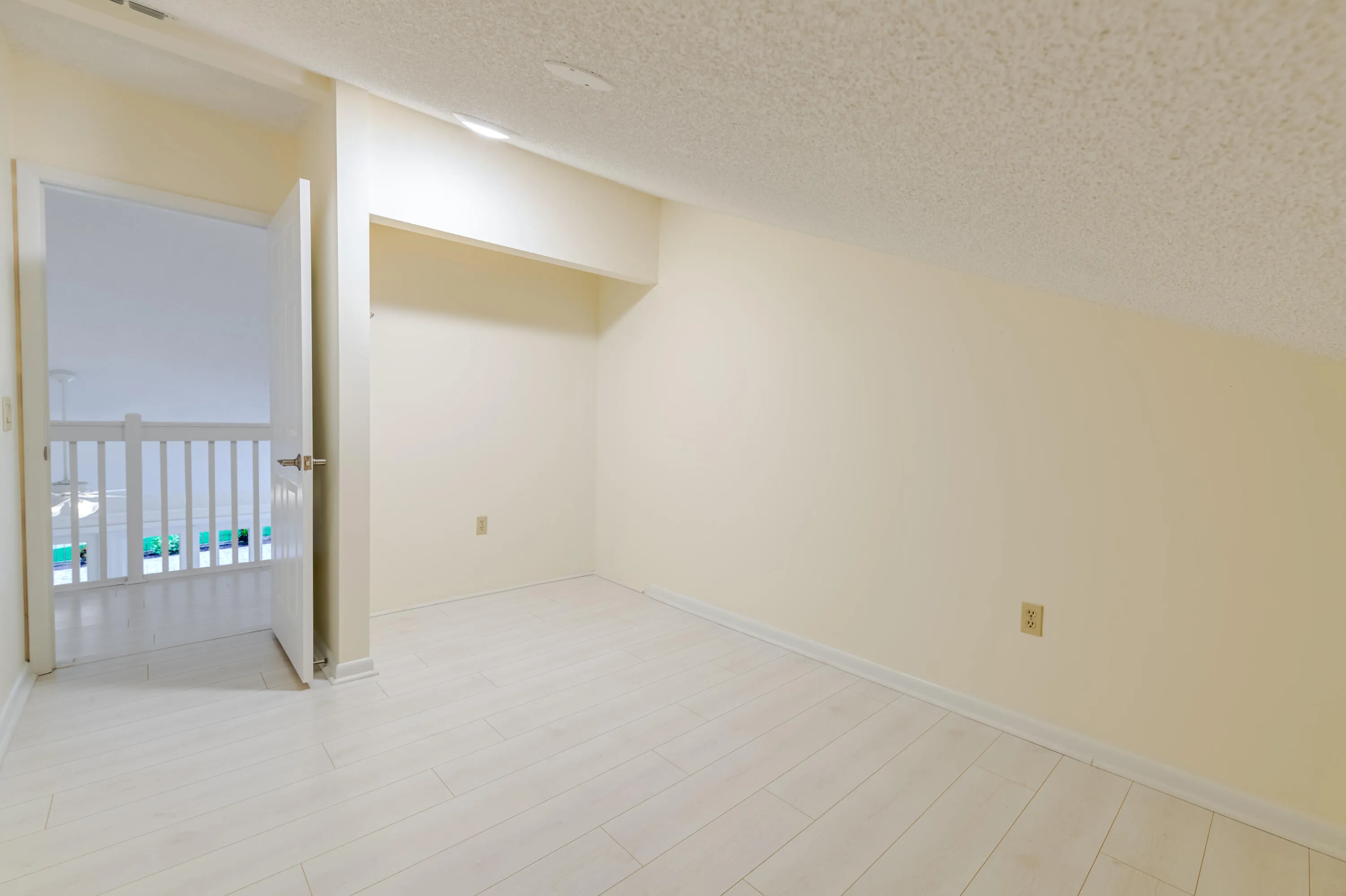 54 Upstairs - Bed 1-2