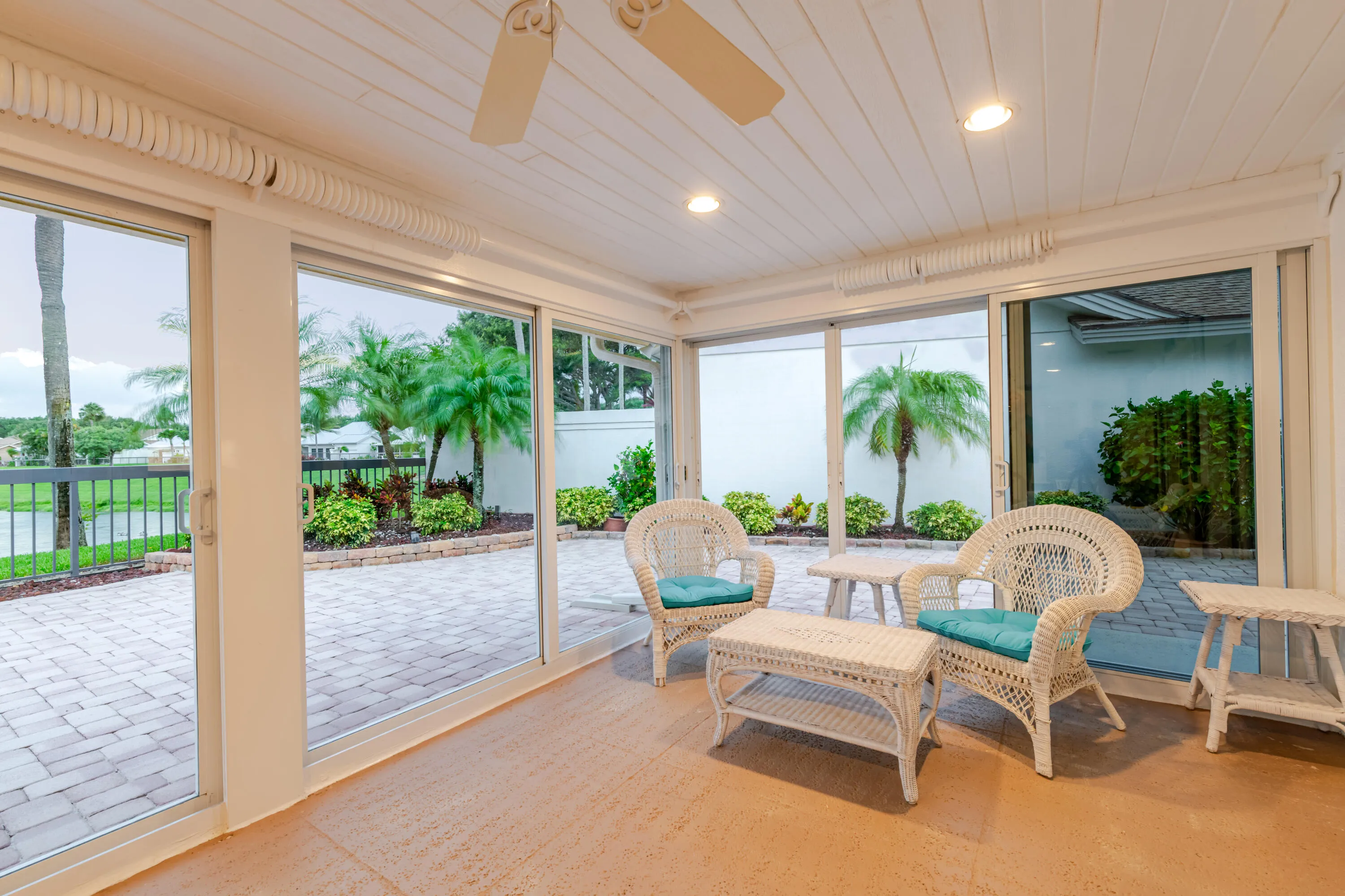 30 Sunroom 7