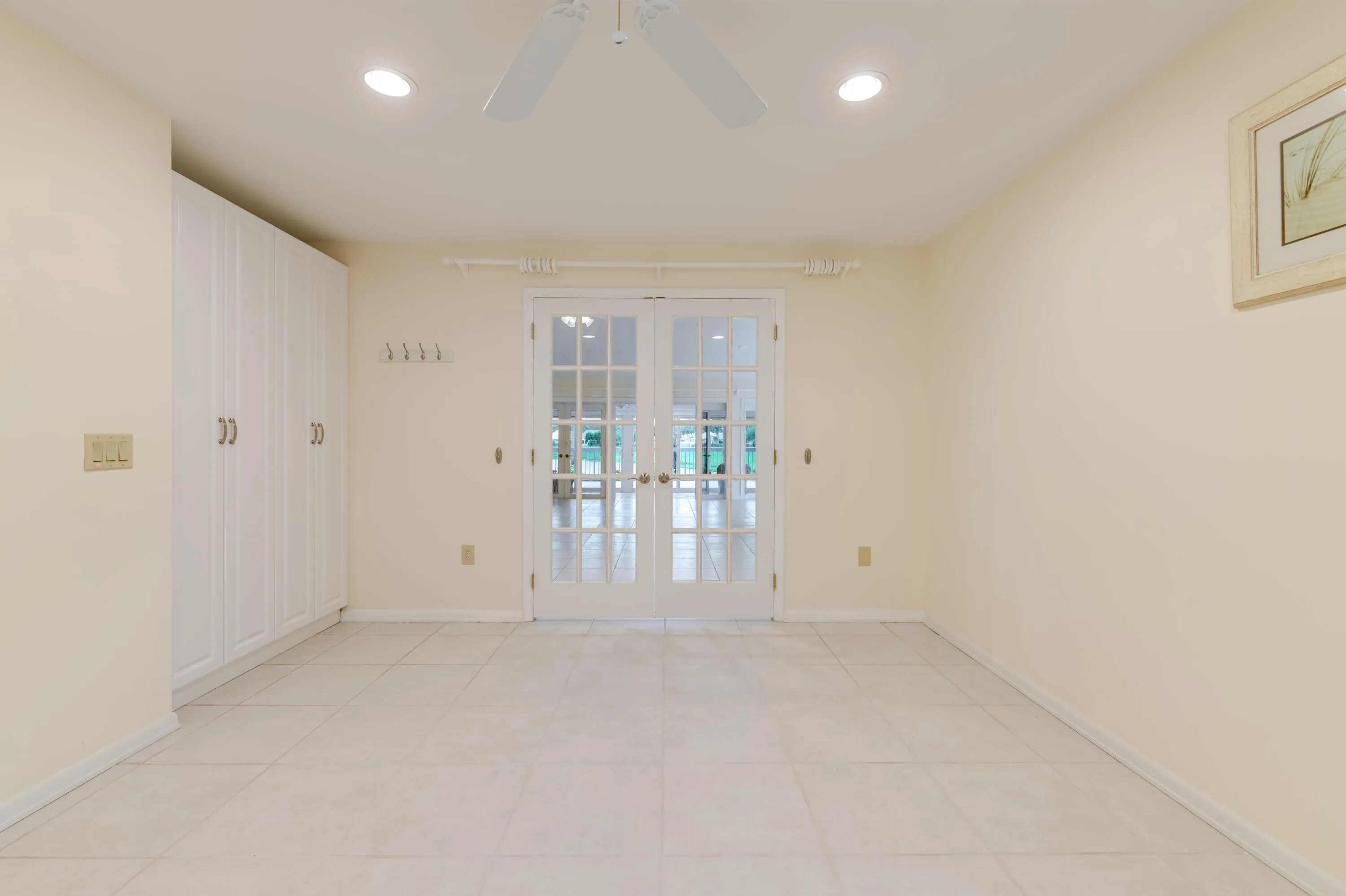 50 Den Office