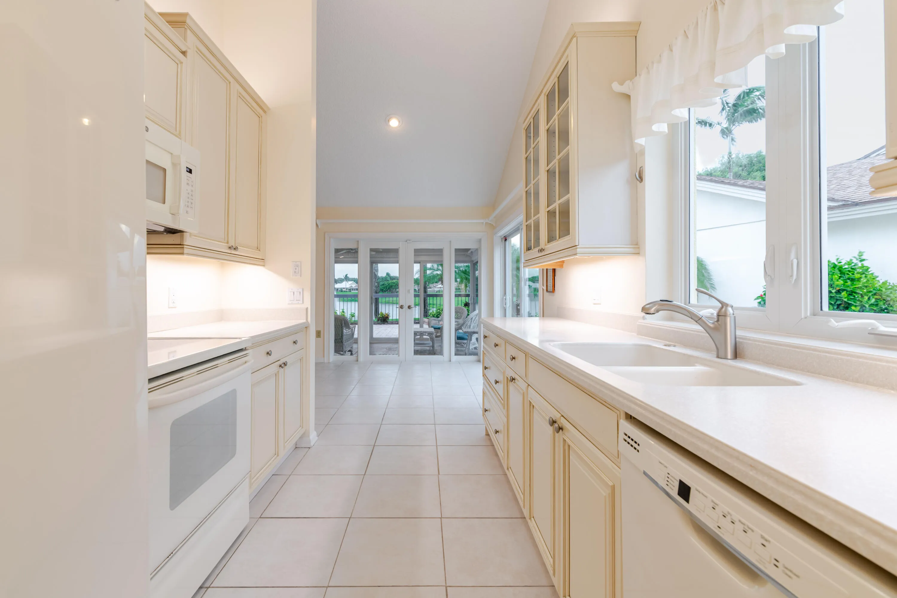 19 Kitchen 4